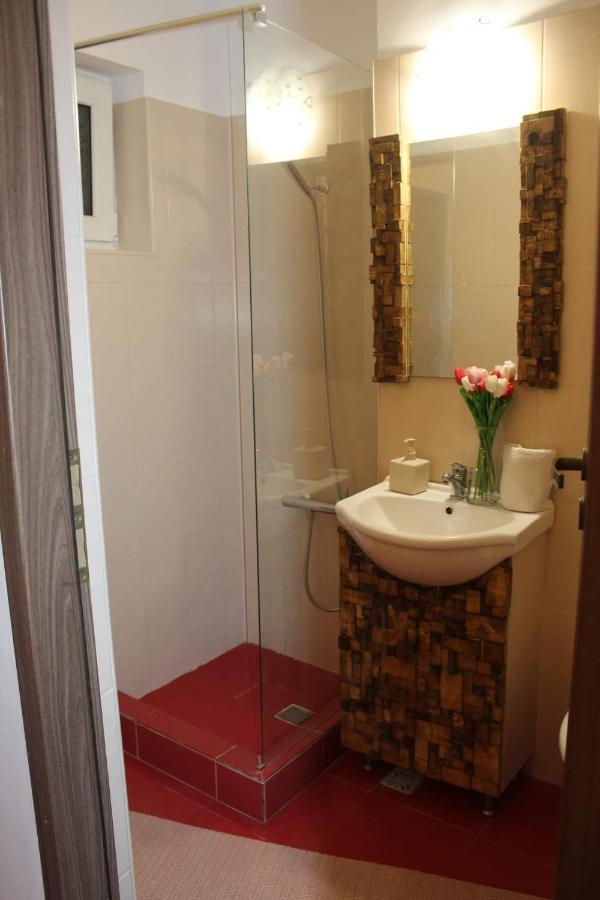 Апартаменты Apartament Dania & Petru Тыргу-Окна Экстерьер фото